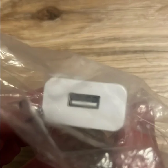 White USB Wall Charger - Picture 3 of 3